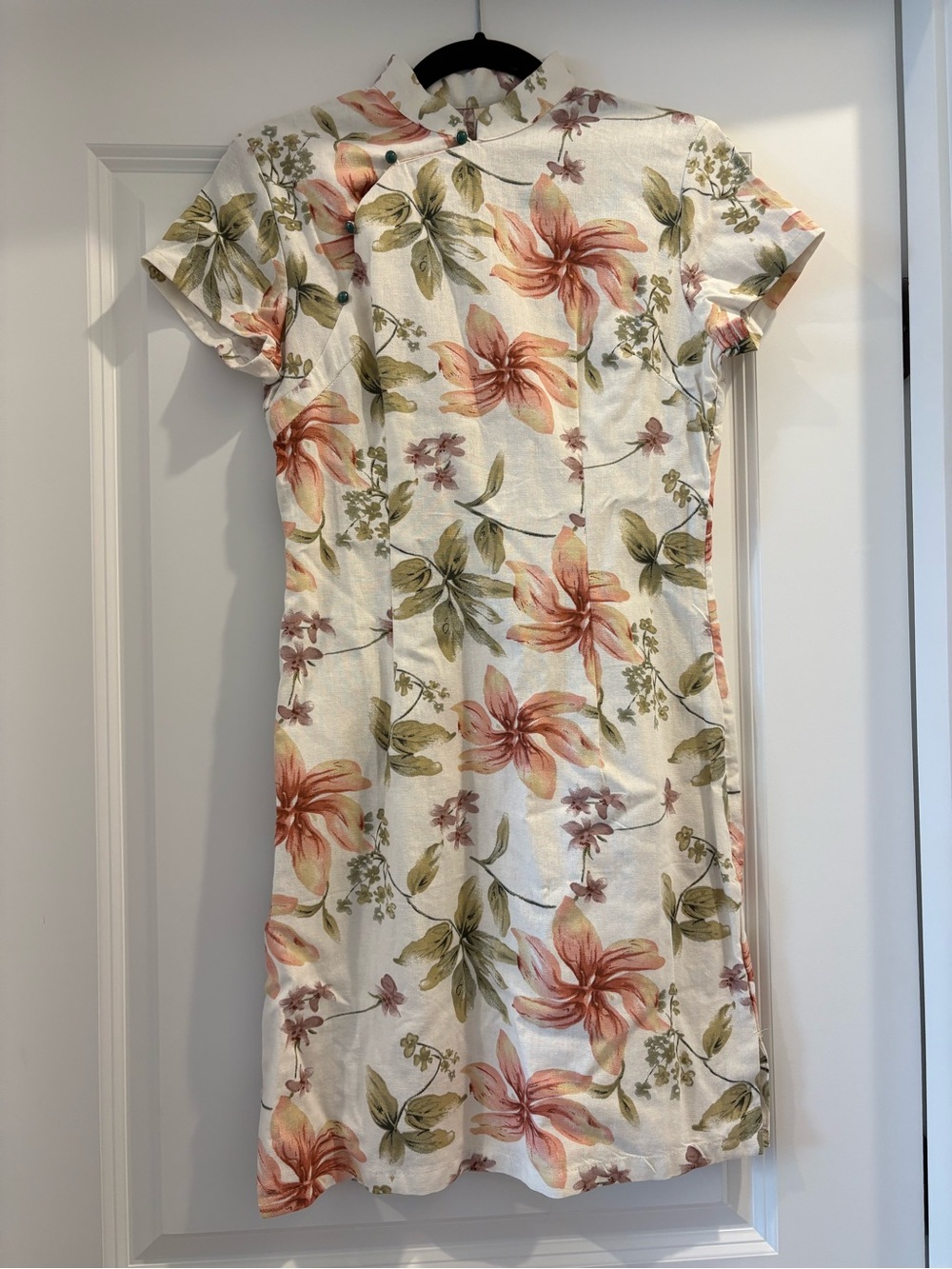 Qing Qui Linen Floral Short-Sleeve Cheongsam Dress in Cream and Coral (Size L)